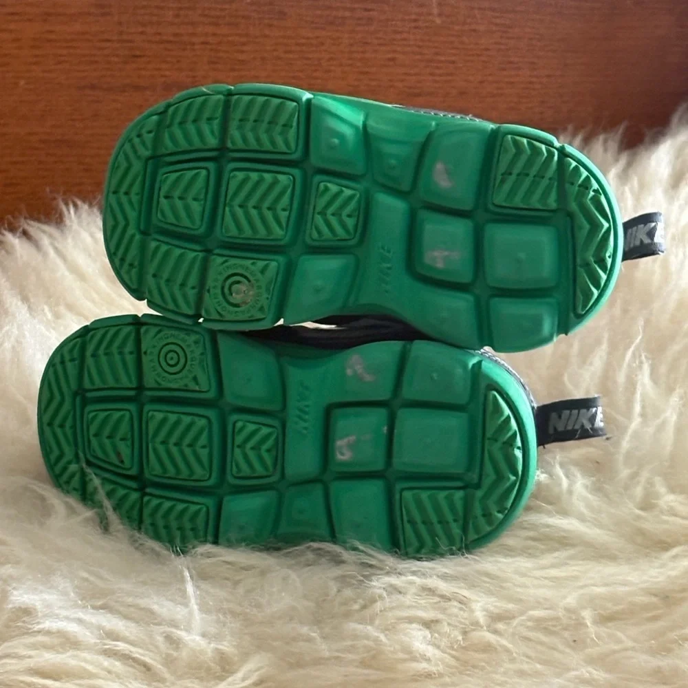 Nike Kids Fusion ST 2 Hook and Loop Hard Sole Sneakers